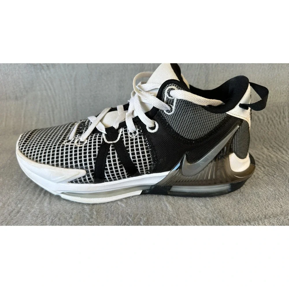 Nike LeBron Witness 7 Basketball Shoes Men's Size 9.5 Black White DM1123-100